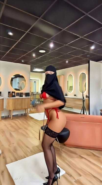 ton patron te met la pression pour faire autant de vues que Leonie